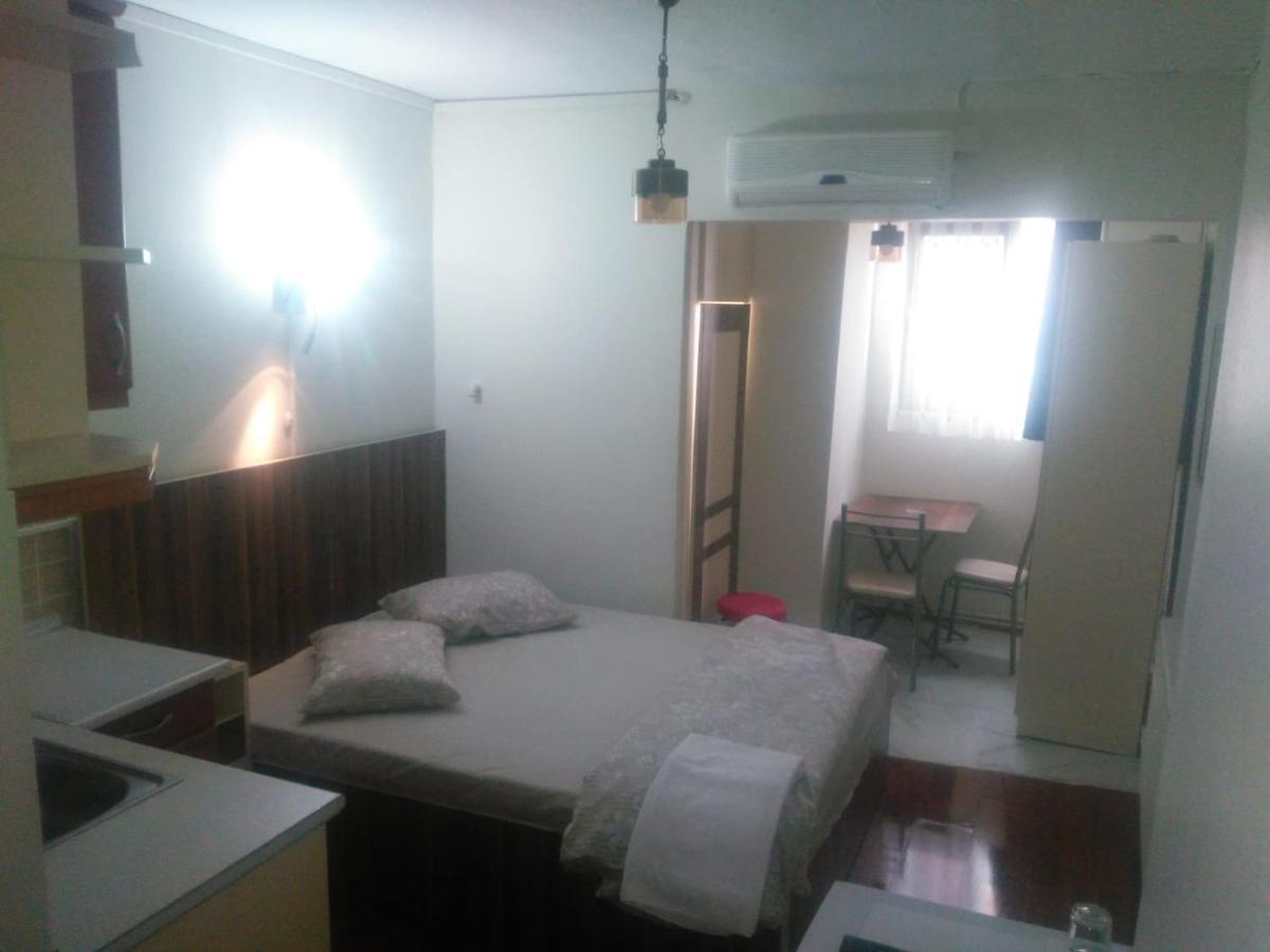 Utarit Hotel Κωνσταντινούπολη Εξωτερικό φωτογραφία A typical studio apartment in Manila, Philippines