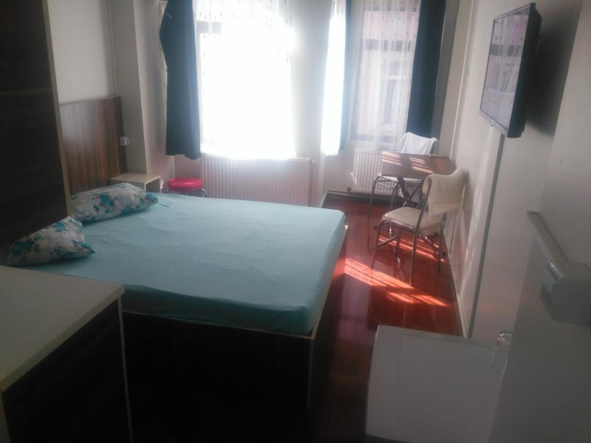 Utarit Hotel Κωνσταντινούπολη Εξωτερικό φωτογραφία A room at the hostel