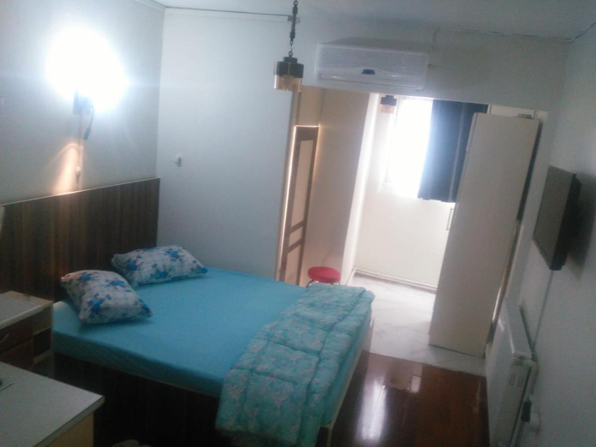 Utarit Hotel Κωνσταντινούπολη Εξωτερικό φωτογραφία A bedroom in a boarding house in the Philippines